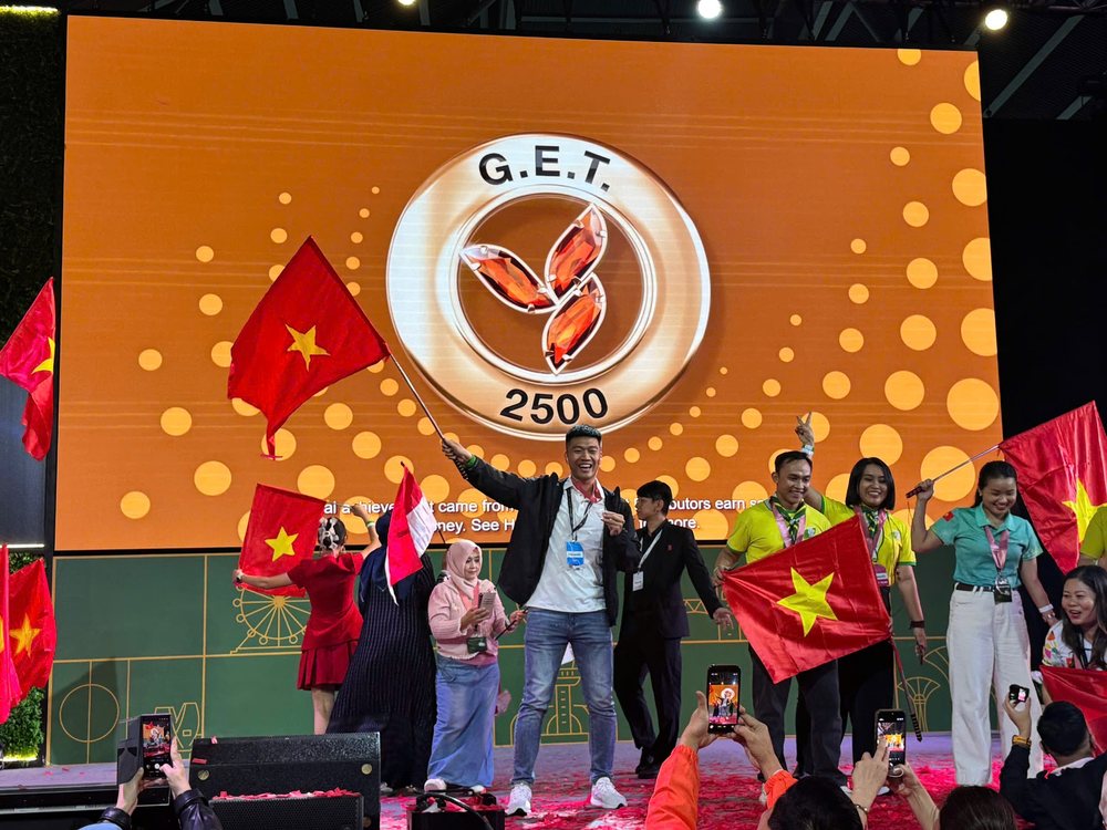 Lê Tiến Bình đi học nước ngoài