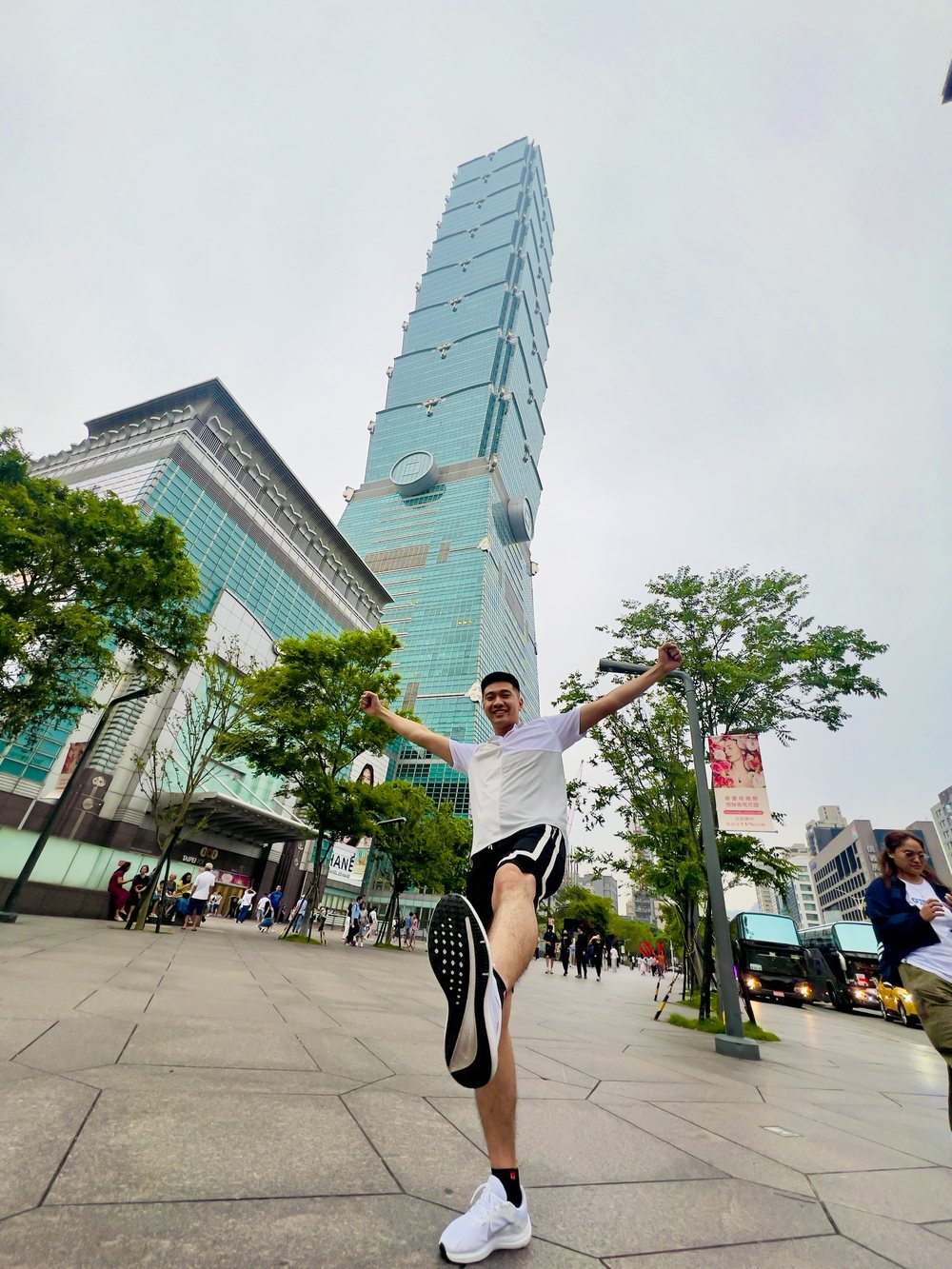 Lê Tiến Bình đi học nước ngoài