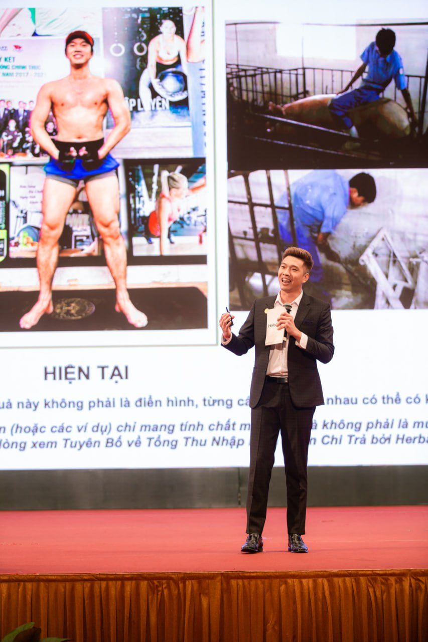 Lê Tiến Bình trên sân khấu